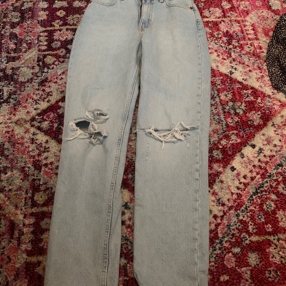 Light washed ripped jeans